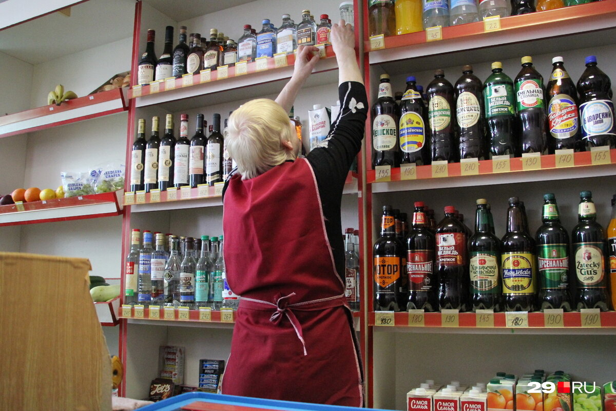 В сельских магазинах алкоголь самый ходовой товар