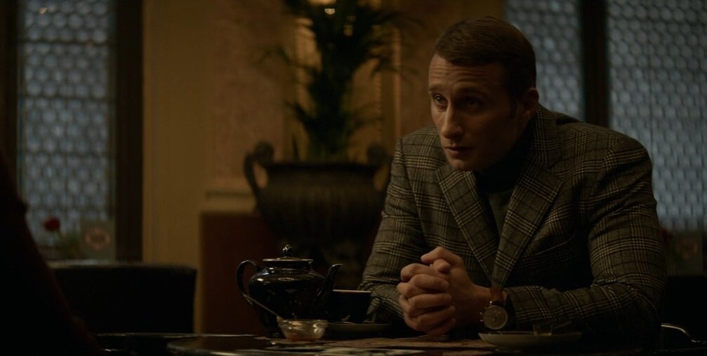  Маттиас Шонартс в роли сотрудника КГБ в фильме "Красный Воробей". Кадр из фильма.