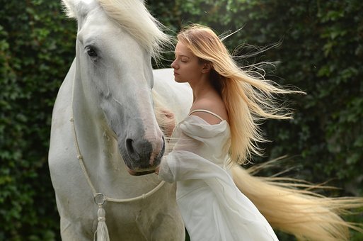 https://cdn.pixabay.com/photo/2018/07/21/03/55/girl-3551832__340.jpg