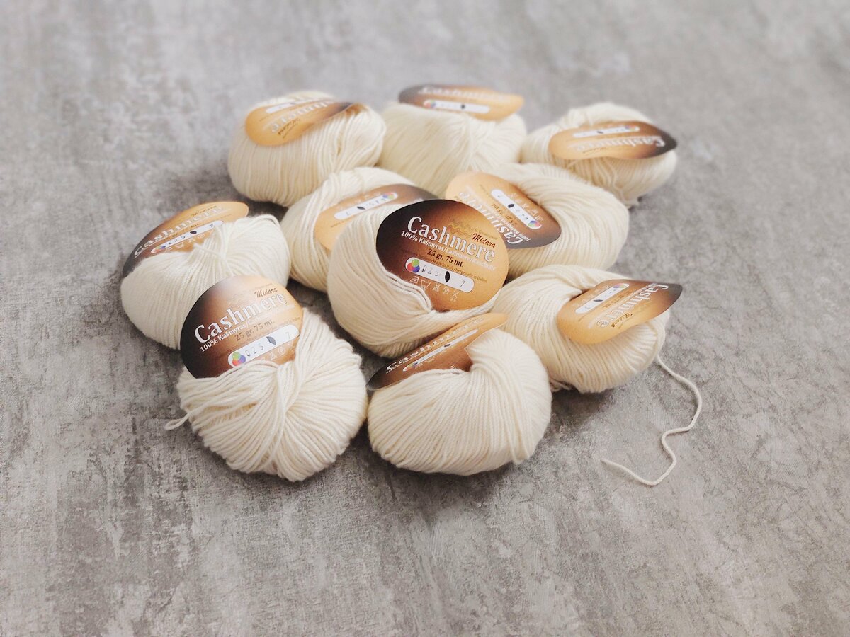 Редко удаётся найти недорогой 100% кашемир. На фото: Midara "Cashmere"