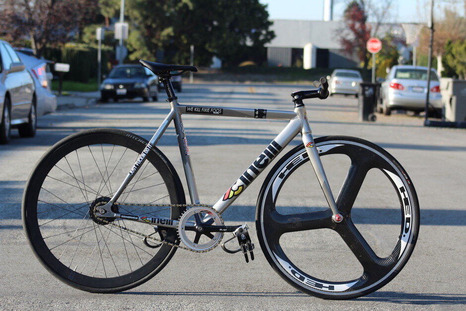 А это фото уж тем более не моё. Трековый велосипед стоимостью многим более ста тысяч рублей с передней "лопастью" от HED