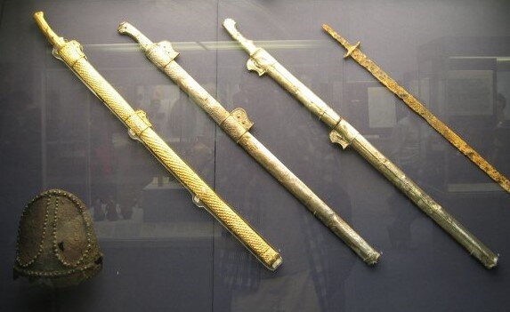 Илл. 2. Сасанидские палаши, датированные VI - VII вв.