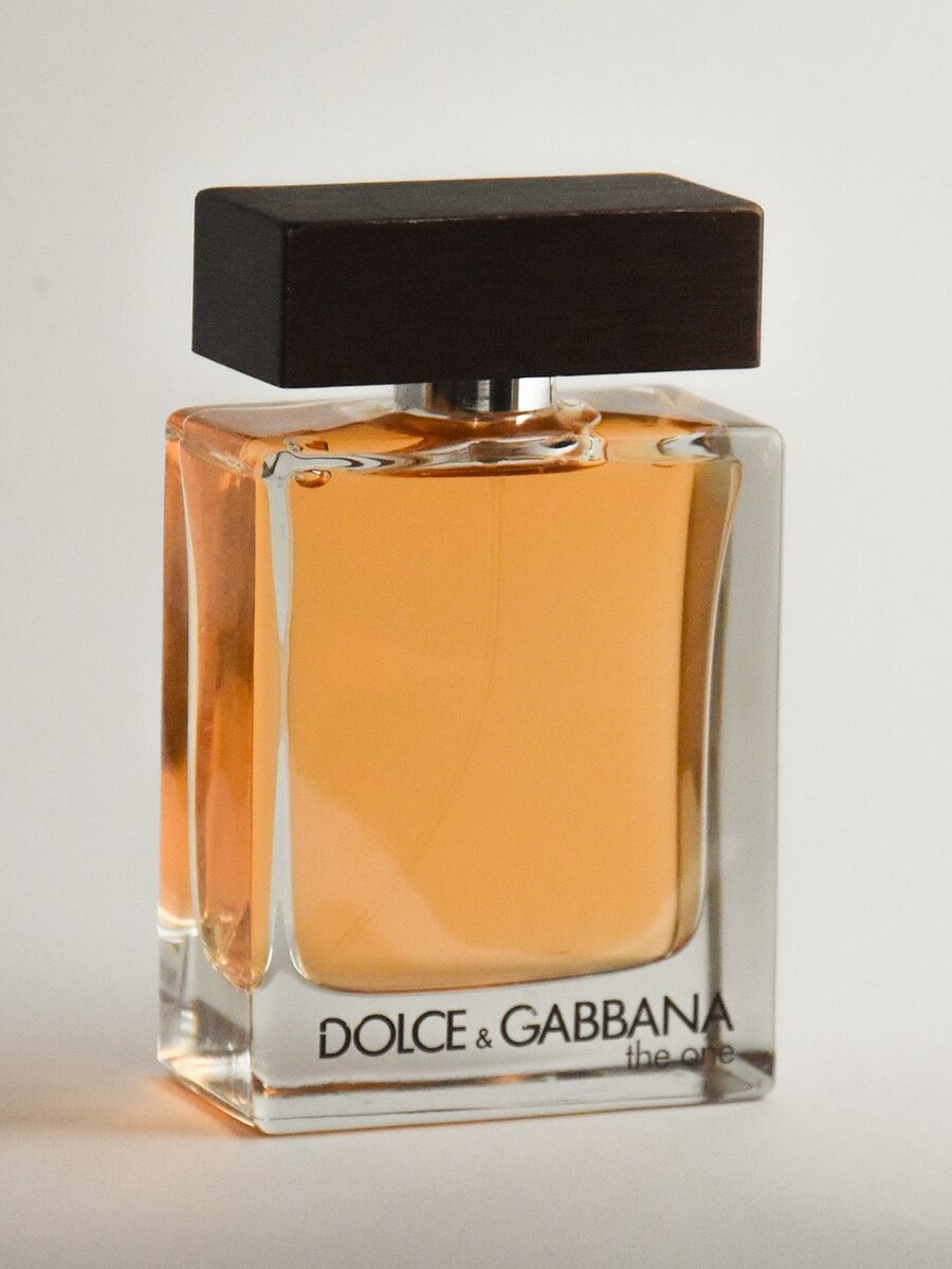 https://pixabay.com/photos/parfume-dolce-and-gabana-the-one-1884319/