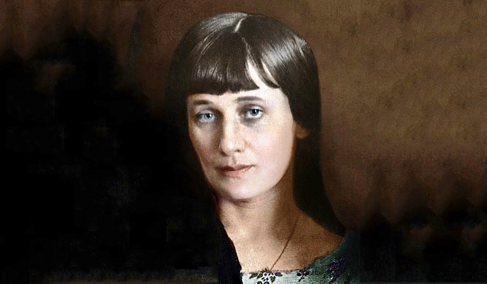 «А ты думал — я тоже такая,
Что можно забыть меня,
И что брошусь, моля и рыдая,
Под копыта гнедого коня...»