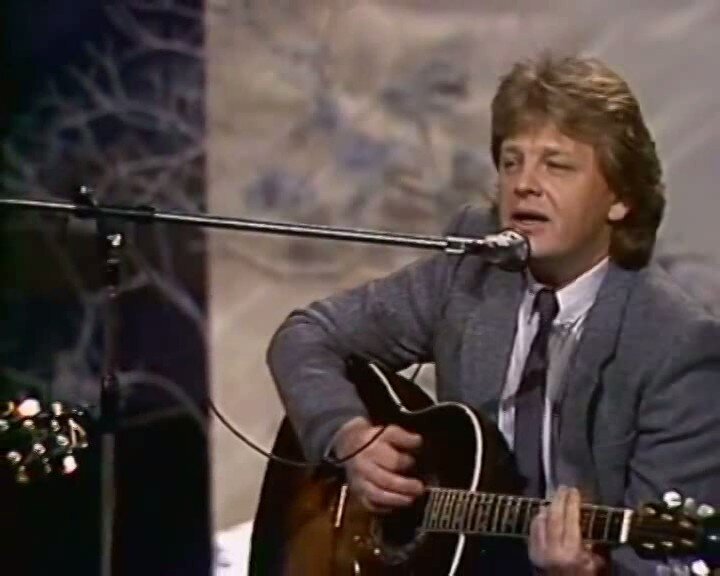 Юрий Антонов