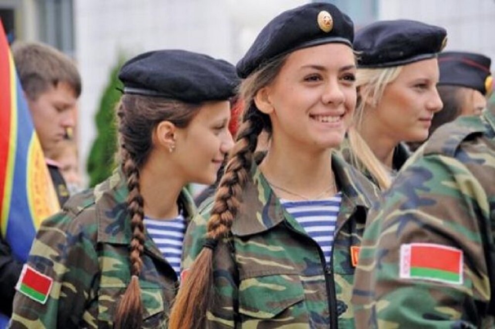 Сколько женщин служит. Женщины военные. Женщины военные в Беларуси. Женщины в белорусской армии. Женщины военнослужащие.