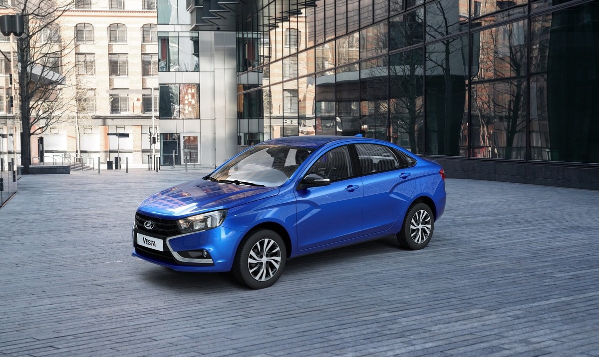 Lada Vesta с мотором Renault и вариатором Jatco. Кузов окрашен новым цветом «Дайвинг»