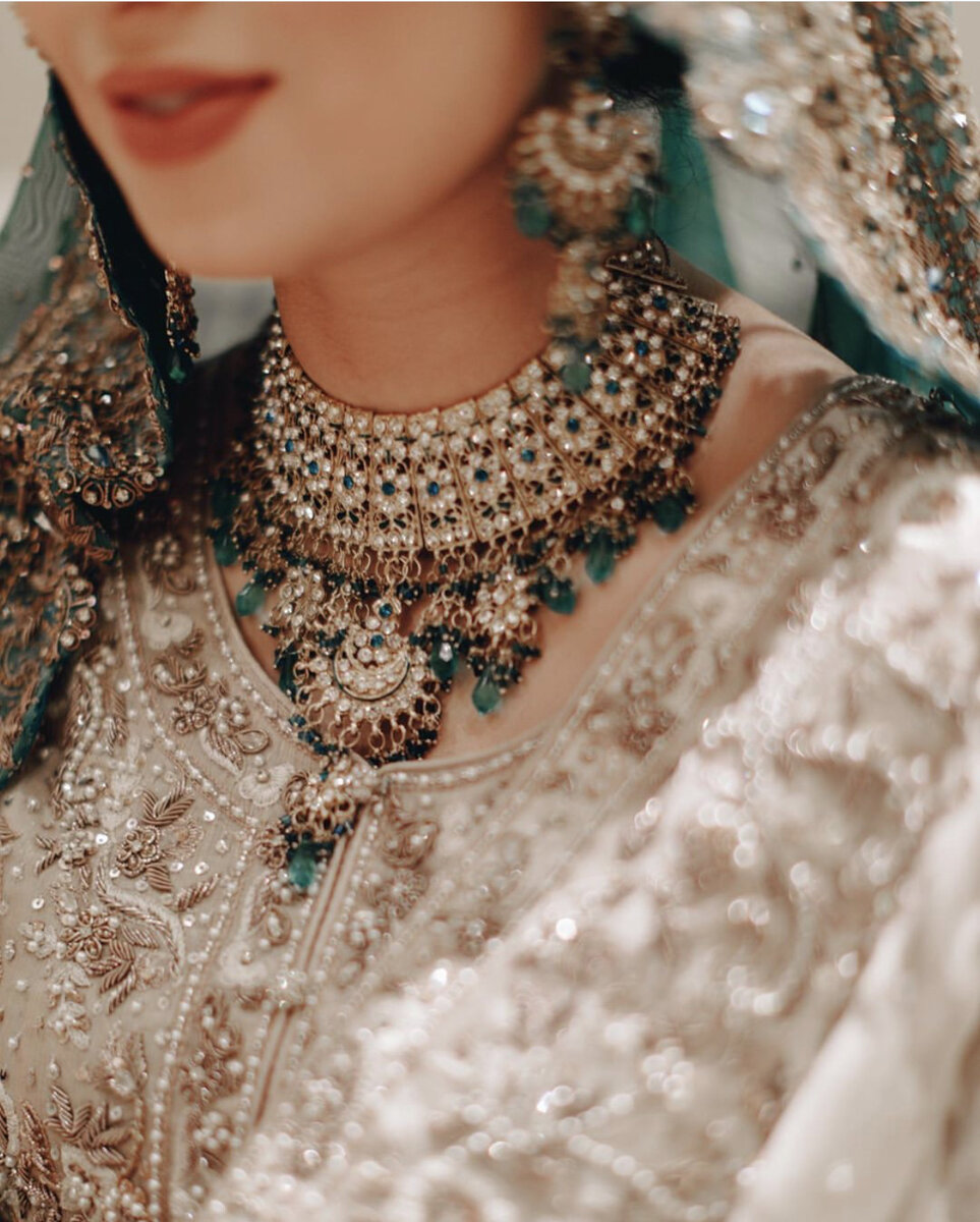 Традиционные свадебные украшения. Источник фото: instagram.com