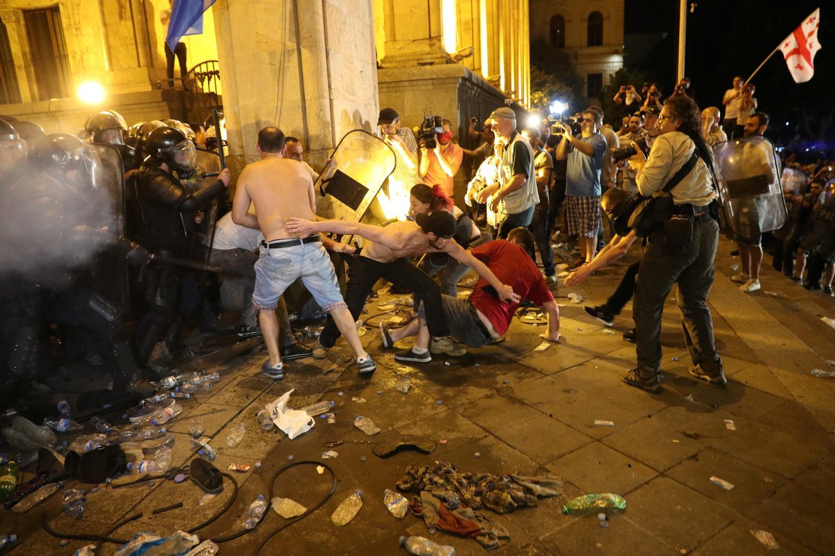 Протест в ночь с 20 на 21 июня. Грузия, Тбилиси.