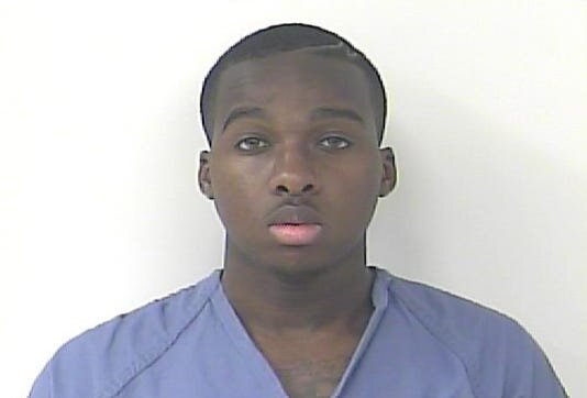 Чэкенсон Синклер сам сдался полиции, позвонив в 911. Он рассказал все, что произошло с ним и его молодой женой в это утро. 