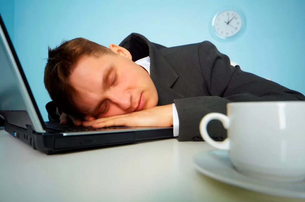 Короткий дневной сон может помочь снять усталость и увеличить эффективность