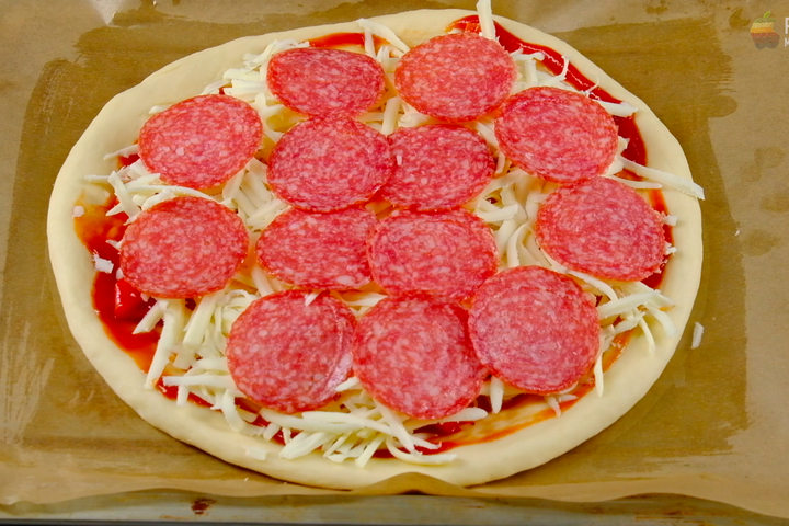 Готовим пиццу дома, получается намного вкуснее чем в кафе или на заказ