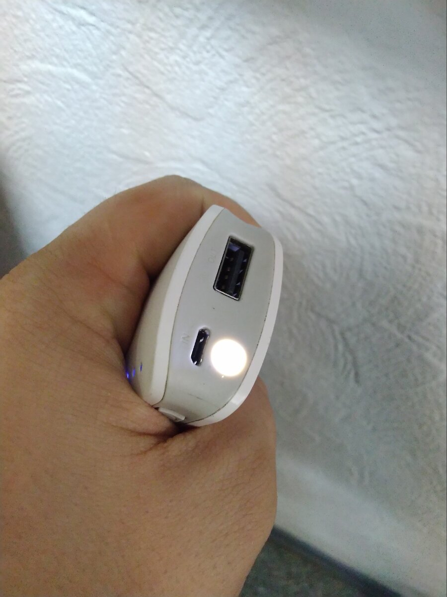 Фото от автора: Мой старенький Miracase с фонариком на 5200 mAh