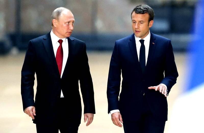 Конец НАТО и дружба с Россией: Макрон готовит «европейскую революцию»

Недавние заявление президента Франции о возможном будущем России и «смерти мозга» в НАТО вызвали резко негативную реакцию в Берлине и Брюсселе и откровенно хамскую – в Польше, где Эмманюэля Макрона назвали «полезным идиотом Кремля».
