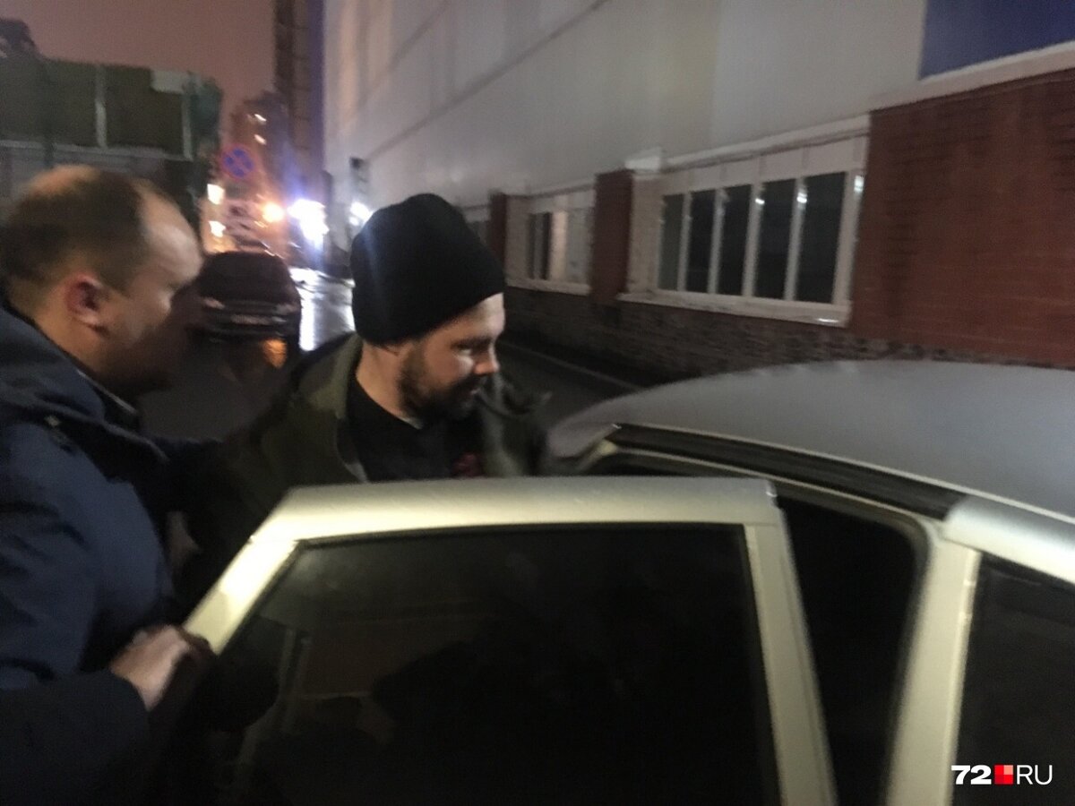 хованский блоггер. закрыли блогера. пятерочка против магнита космос. тула юристы мошенники. домашний арест мера пресечения.