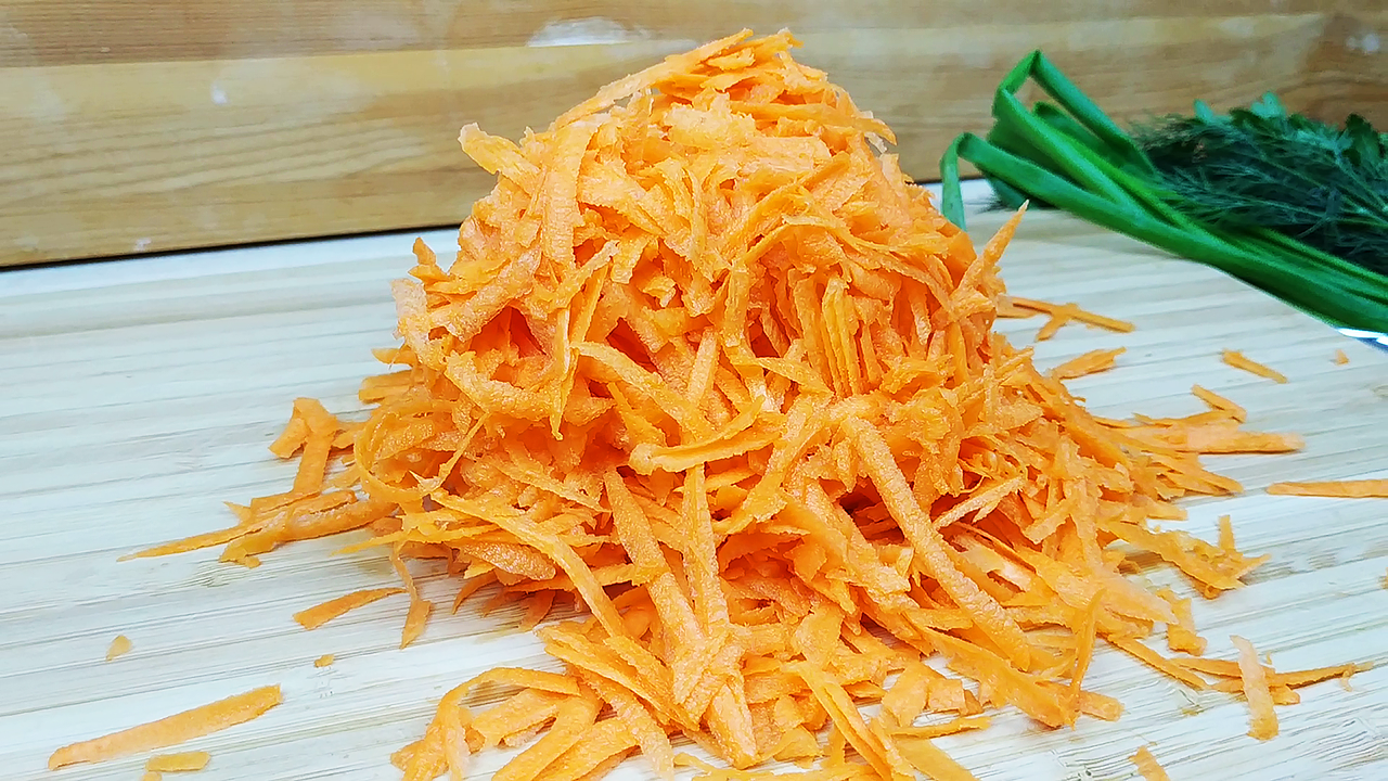 Как я готовлю оригинальный салат из банальной моркови за 5 минут: и на праздничный стол не стыдно подать