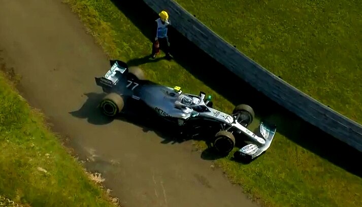 Момент схода Вальтери Боттаса