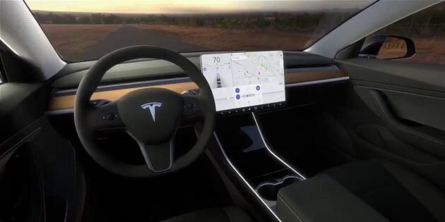 Приборная панель Tesla Model 3 / www.coriscos.com