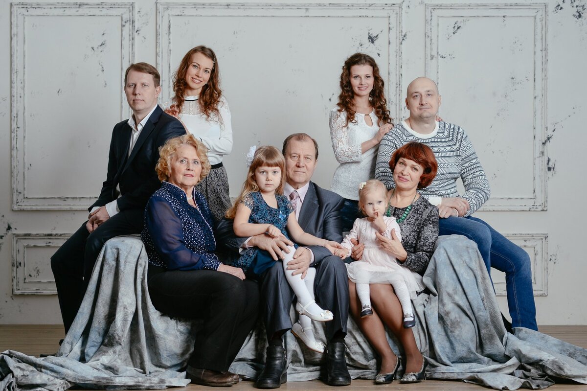 Это, конечно, не они, но так же чинно и благородно.