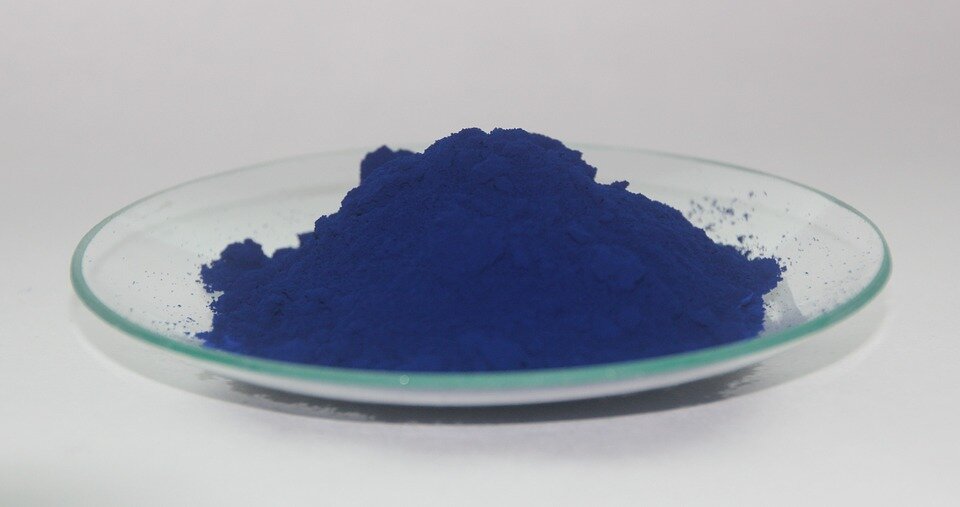 https://cdn.pixabay.com/photo/2015/01/14/03/49/indigo-dye-598736_960_720.jpg