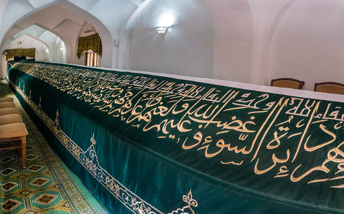 Одежда пророка мухаммеда. Мечи мухаммеда, музей топкапы. Топкапы вещи пророка мухаммеда. Рука пророка мухаммеда. Дом музей пророка мухаммеда.