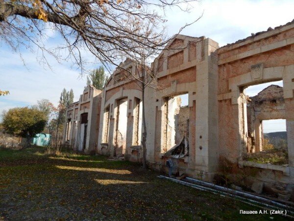  
В архитектуре вокзала есть и некоторые элементы турецкого стиля 