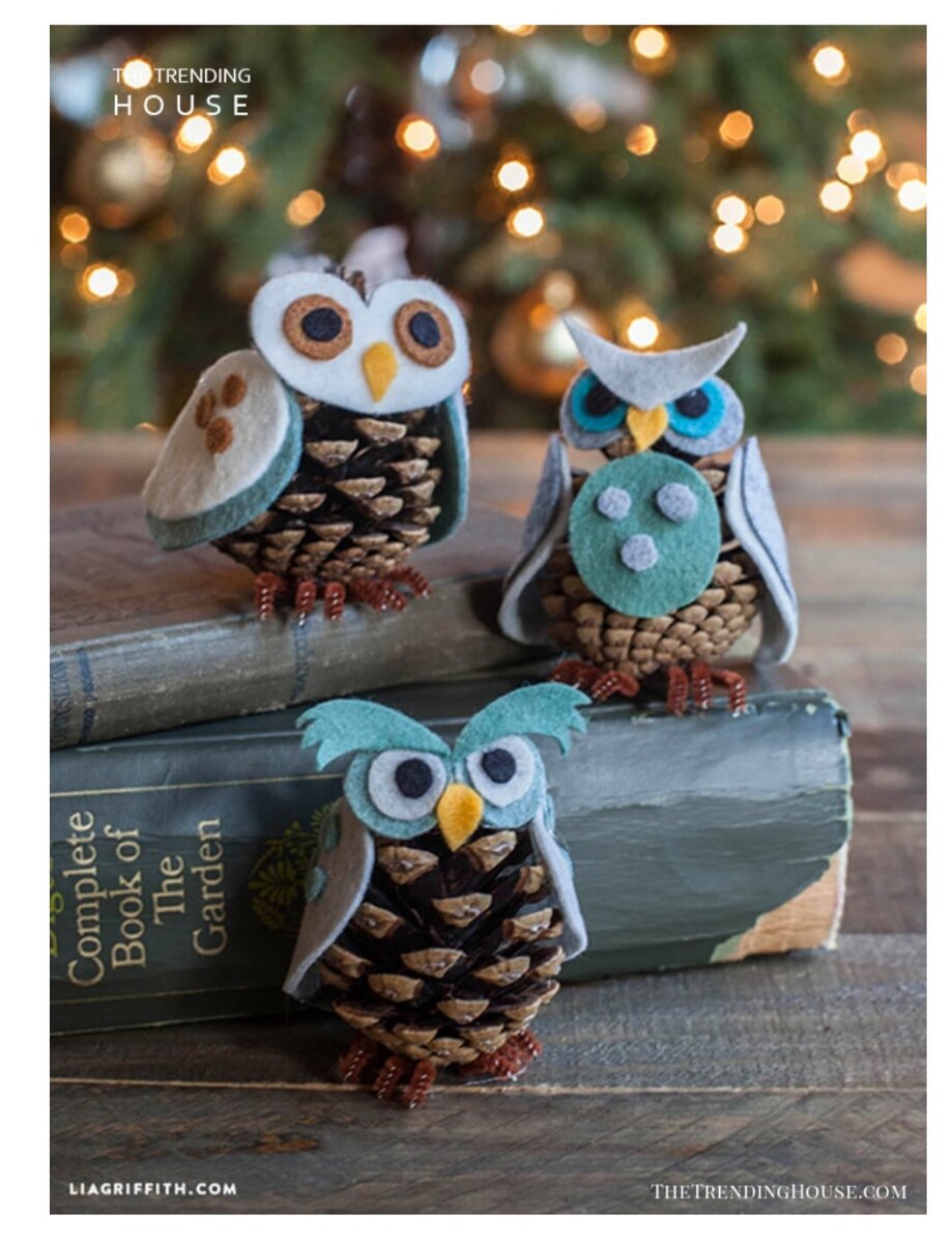 Совушки из шишек.