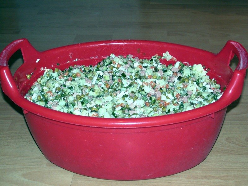 Посмотрела фотки - да, реально делают в тазиках и вёдрах.