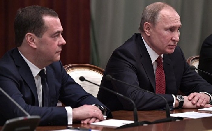 До последнего времени две высших должности в РФ занимали двое петербуржцев - Дмитрий Медведев и Владимир Путин. Фото Kremlin Pool, Global Look Press 