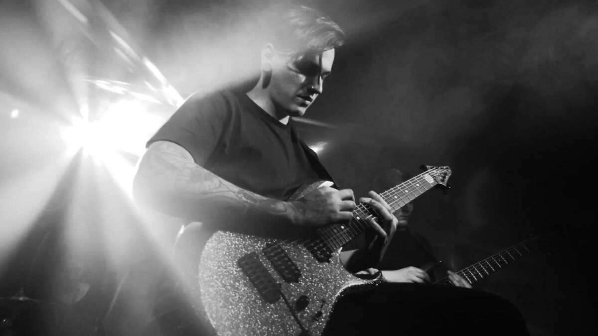 Дмитрий Демьяненко, гитарист из группы Shokran. Скриншот из видео, датируемое 17 мая 2017 года. 