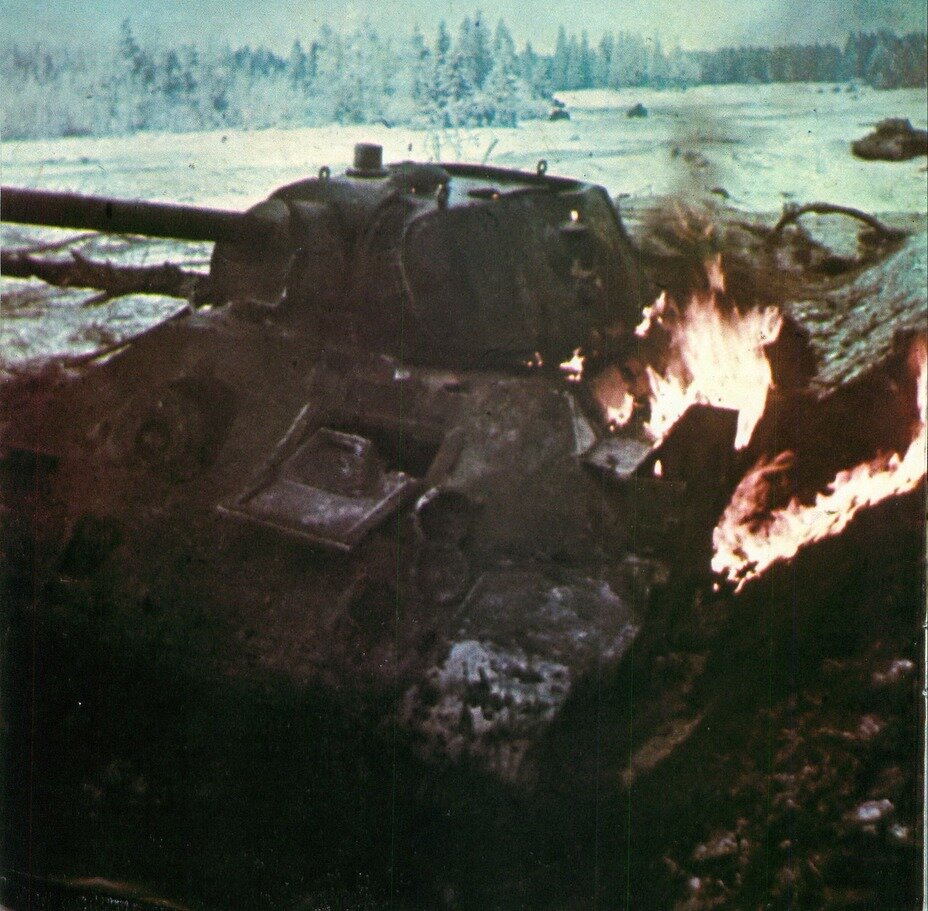  Подбитый немцами и горящий Т-34