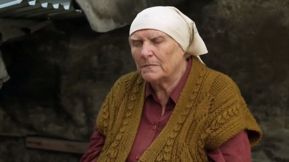 Баба Нина в телесериале "Слепая"; скриншот автора.