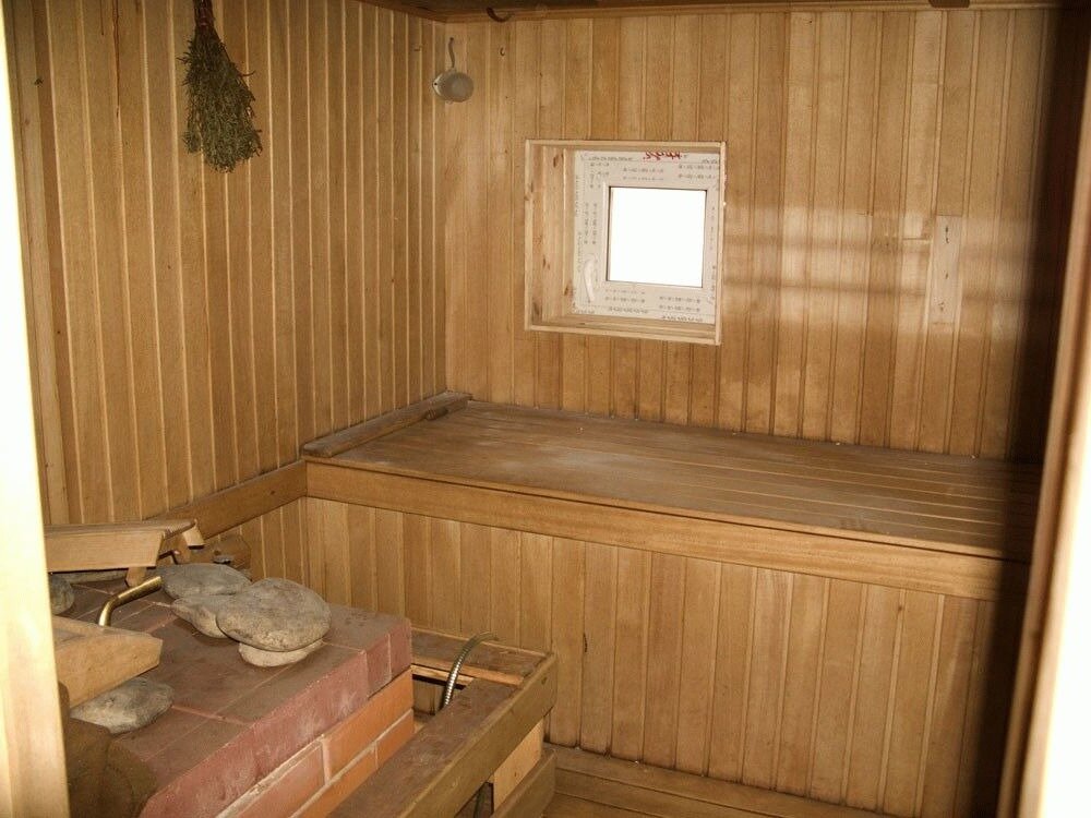 Уже пора менять  вагонку 