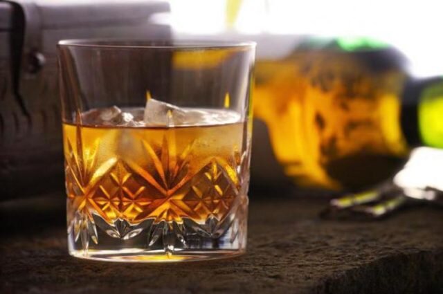 И вот ты уже с бокалом чего-нибудь покрепче сидишь за барной стойкой и философствуешь на тему никчёмности этого мира