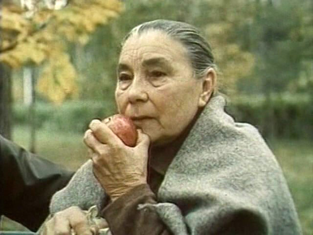 Народную артистку СССР Галину Климентьевну Макарову любят и помнят многие зрители, хотя начала сниматься в кино  она довольно поздно, в 57 лет.-11