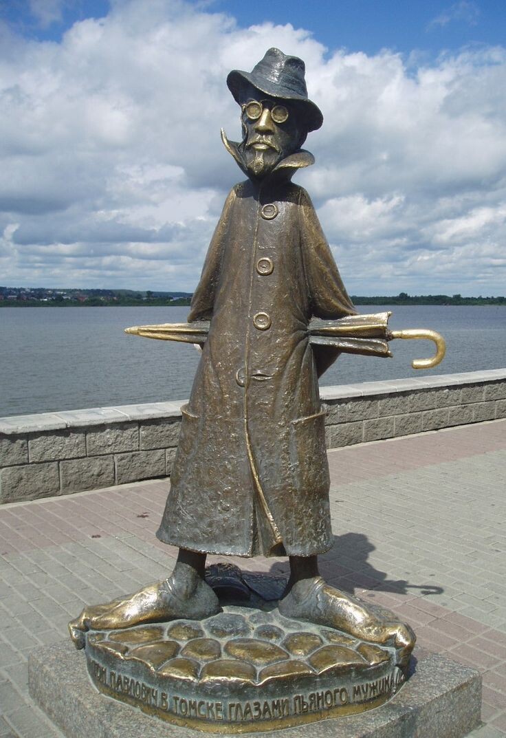 Памятник А. П. Чехову в Томске.