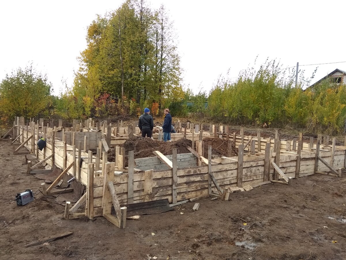 Подготовка в заливке бетона под фундамент жилого дома Игоря