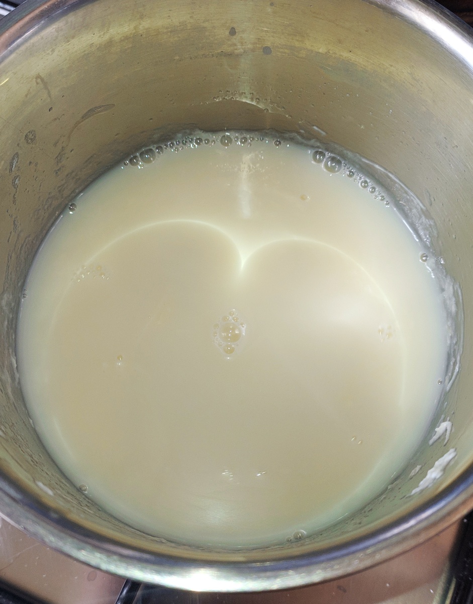 По краям неаппетитные шмотки пенки