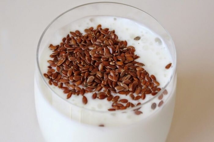 Семена льна можно принимать с кефиром и другими ингредиентами