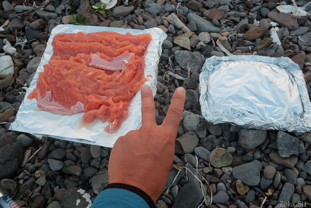 Каякеры периодически готовили рыбу в фольге: удобно, практично, вкусно!