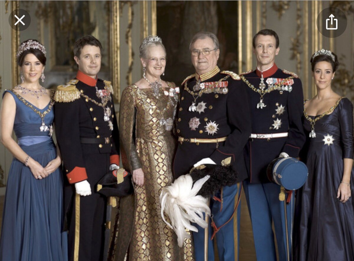 Королева Дании с семьей