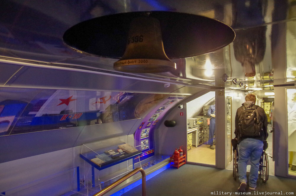 1. Четвертый отсек — жилой, аккумуляторный. Специально оборудованный музейный зал