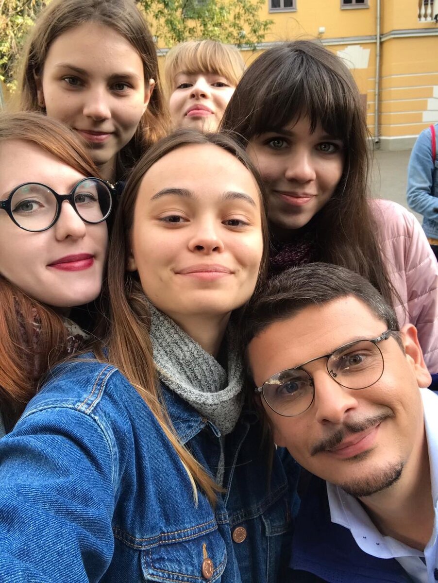 Егор Сартаков со студентами