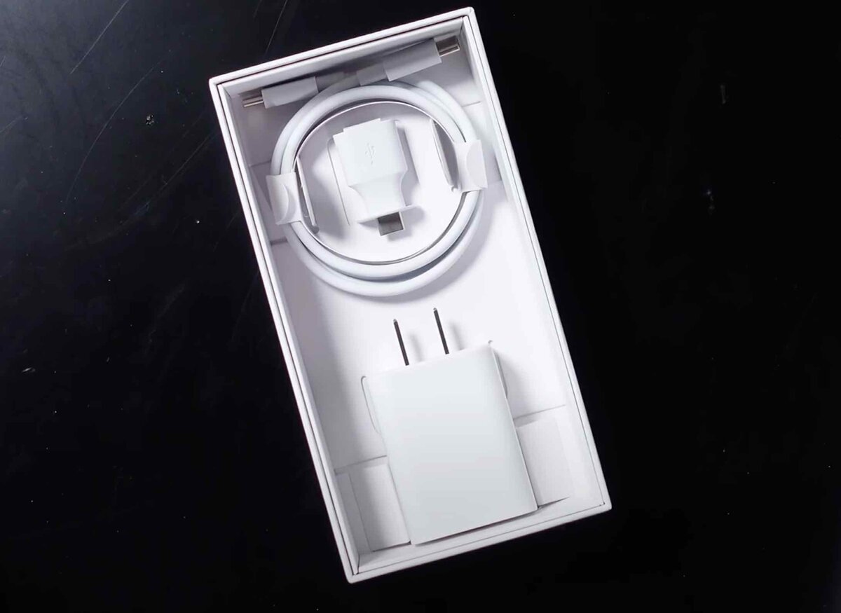 Комплект поставки Google Pixel 4a
