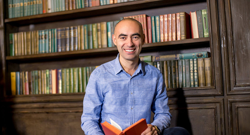 В последнем интервью Зираддин сказал, что вторая волна в России пройдет намного мягче и быстрее.