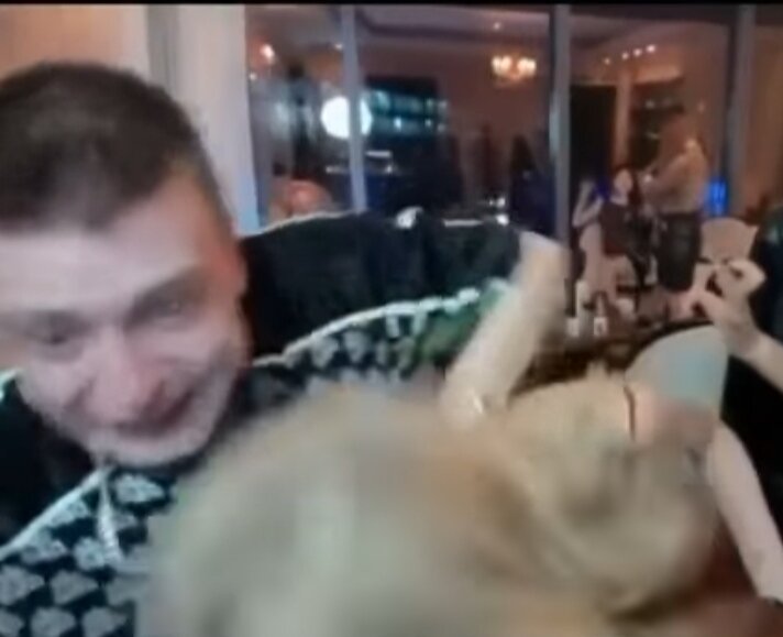 Момент избиения попавший на стрим 