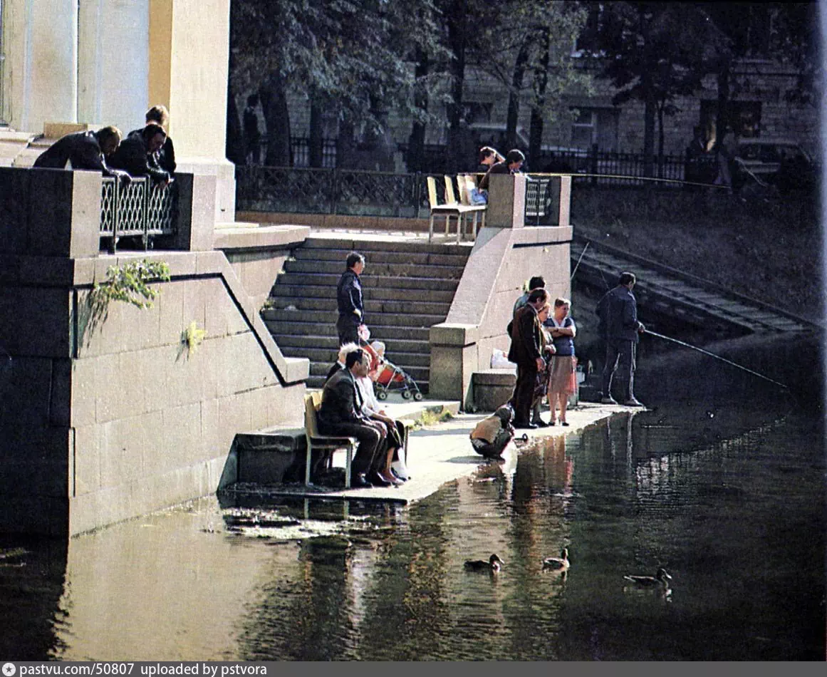 На Патриарших прудах, 1988 - 1992 г. Источник: книга «Москва ХХ век».