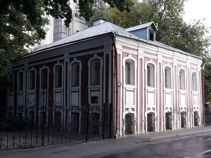 Дом середины XVIII века во 2-м Раушском переулке (фотография моя)