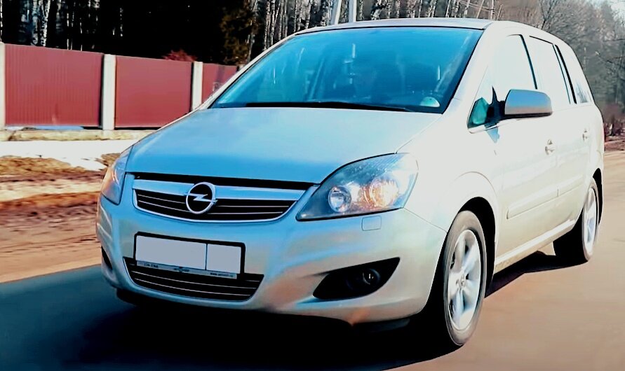 Opel Zafira 2008-го года выпуска. 