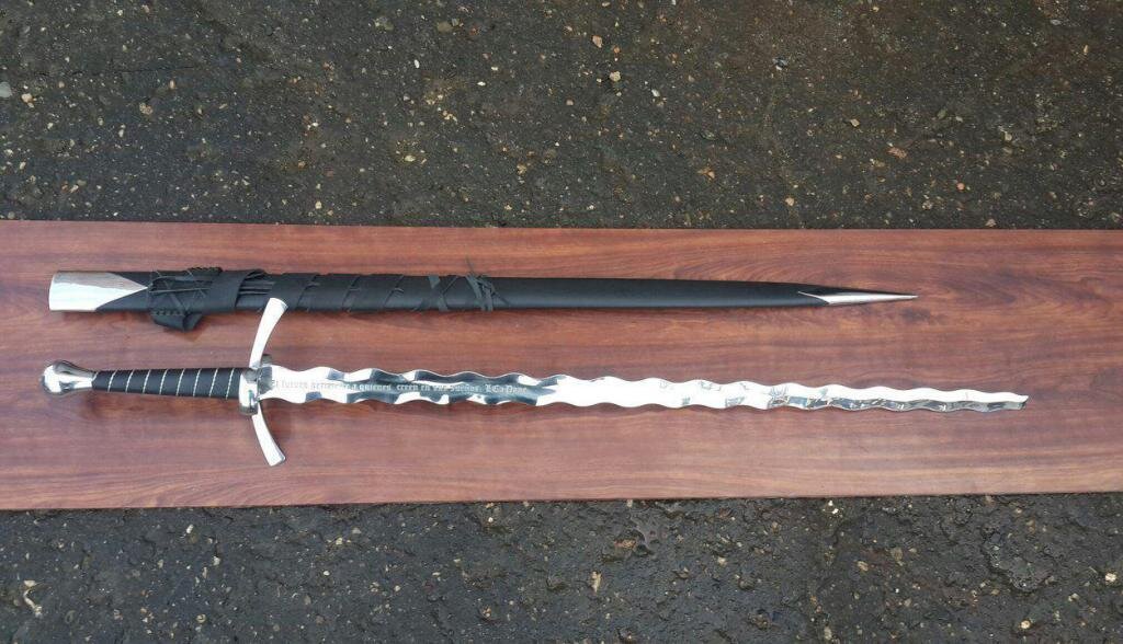 Холодное оружие 16 века - «пламенеющий» меч фламберг. Фото: Яндекс картинки